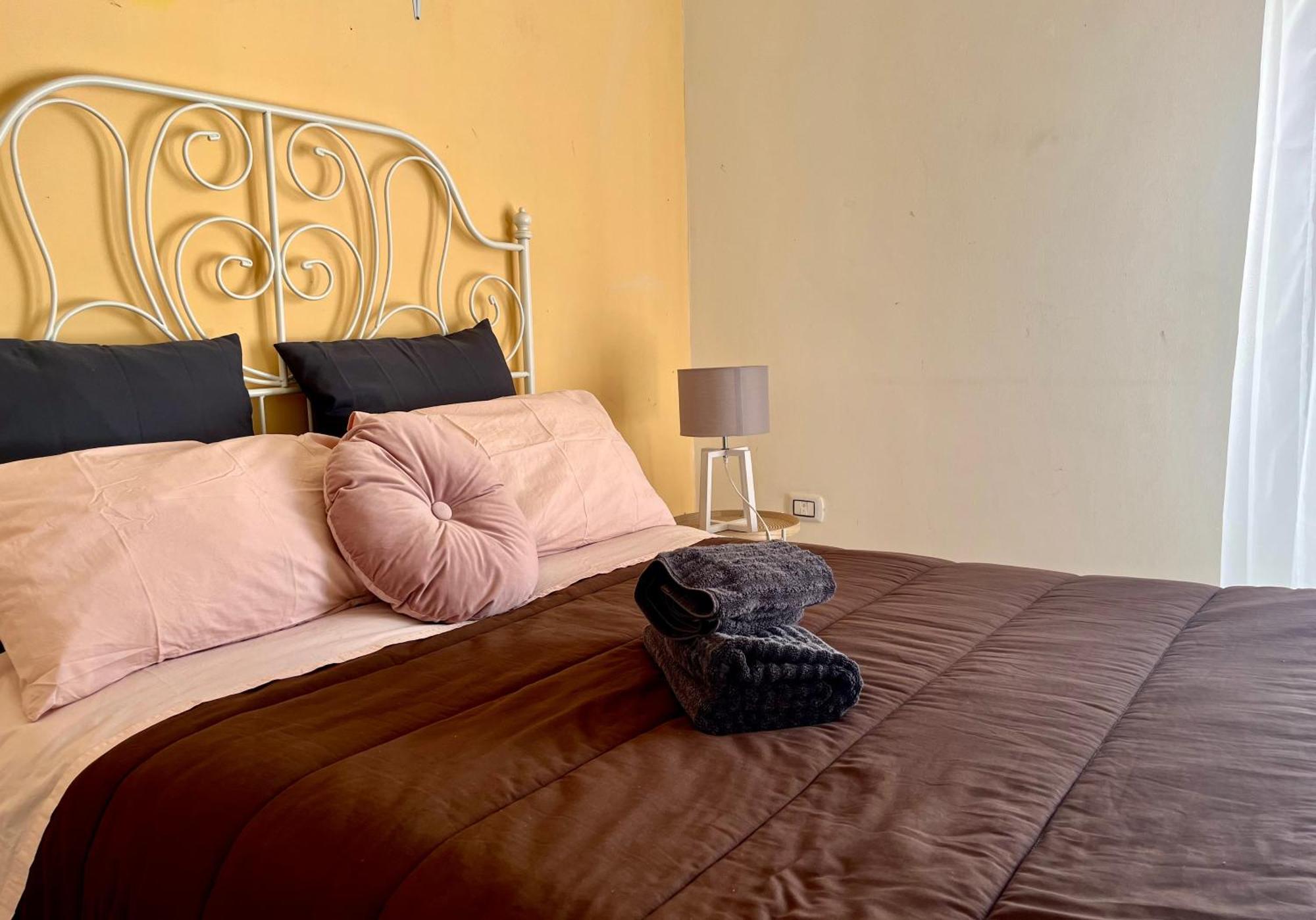 Deodato Guest House Catania Exteriör bild